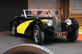 Bugatti Type 57 S Corsica Cabriolet (1937) - auf dem Stand von Lukas Hüni - Rétromobile 2015