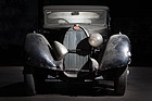 Bild: Bugatti Type 57C (1937) - vom langen Stehen gezeichnet