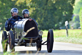 Bugatti Type Brescia in voller Fahrt - Bugatti-Festival 2016 (Kirchzarten)