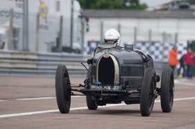 Bugatti  () am Grand Prix de l'Age d'Or 2016 in der Kategorie "Trophée Légende"