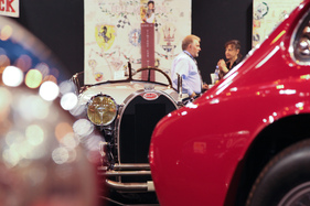 Rétromobile 2016 - Charme, Eleganz und flammenspeiende Monster in Paris