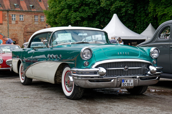 Buick Century 4-Door Riviera (1957) – Die Zeit der riesigen Heckflossen sollte erst noch kommen – Oldtimer Open Air 2024