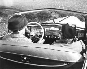 Buick Eight (1937) - Buick 40 Convertible mit dem neuen selbstschaltenden Getriebe, dem niedrige Motordrehzalen und ein tieferer Verbrauch zu verdanken waren