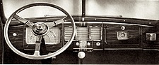 Buick Eight (1937) - Interieur mit grossem Zentralinstrument