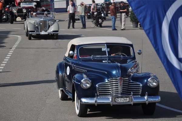Buick Eight Roadmaster Convertible (1941) - am Oldtimer Grand Prix Safenwil 2013