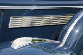 Buick Eight Series 40 Tüscher Cabriolet (1937) - Kühlschlitze