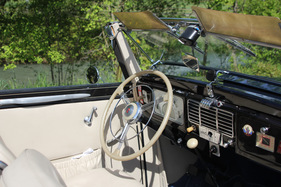 Buick Eight Series 40 Tüscher Cabriolet (1937) - schön gestaltetes Armaturenbrett