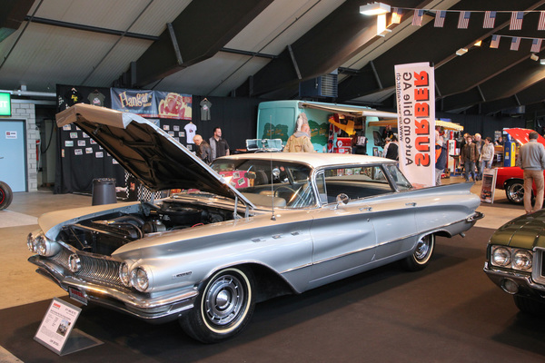Buick Invicta Flat Top Hardtop (1962) - viertürige Variante, angeboten bei Surber für CHF 38'500 - Swiss Classic World Luzern 2019