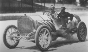 Buick Model 10 (1910) - Ein Buick Model 10 Renner mit Louis Chevrolet am Steuer