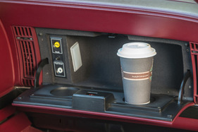 Buick Reatta Convertible (1991) - Der angedeutete Cupholder