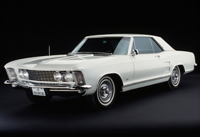 Buick Riviera (1963) -schlichte Limienführung, riesige Ausmasse