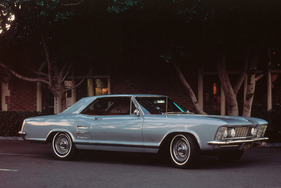 Buick Riviera (1963) -without B-pillar (1963)