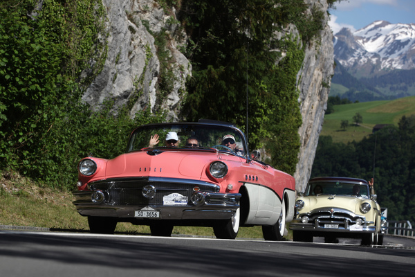 Buick Roadmaster (1956) - vor einem Packard Mayfair - Oldtimer in Obwalden (O-iO) 2019
