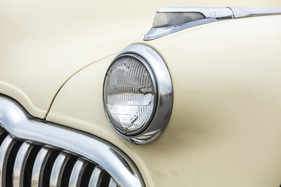 1949 sassen die Blinker wieder oben auf den Kotflügeln. Das hatte es bei Buick zuletzt 1941 gegeben.