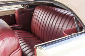 Auf die Druckköpfe an der Seitenwand kann die Verdeckplane montiert werden.