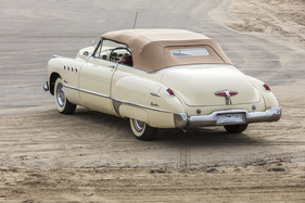 Das Zeitalter der Heckflossen hat noch nicht begonnen. In den Ponton-Kotflügeln sitzen kleine Rückleuchten.