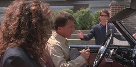 Die Szene aus "Rain Man", in der Charlie seinen Bruder zum ersten Mal trifft. Sehr deutich zu erkennen ist das schwarze Armaturenbrett