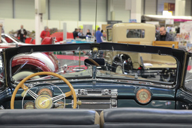 Buick Roadmaster Fireball Straight 8 (1947) - Ausblick der Fondpassagiere - Retro Classics Bavaria 2018 (1947)
