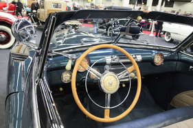 Buick Roadmaster Fireball Straight 8 (1947) - Blick ins Cockpit, man beachte den Handscheinwerfer links - Retro Classics Bavaria 2018 (1947)