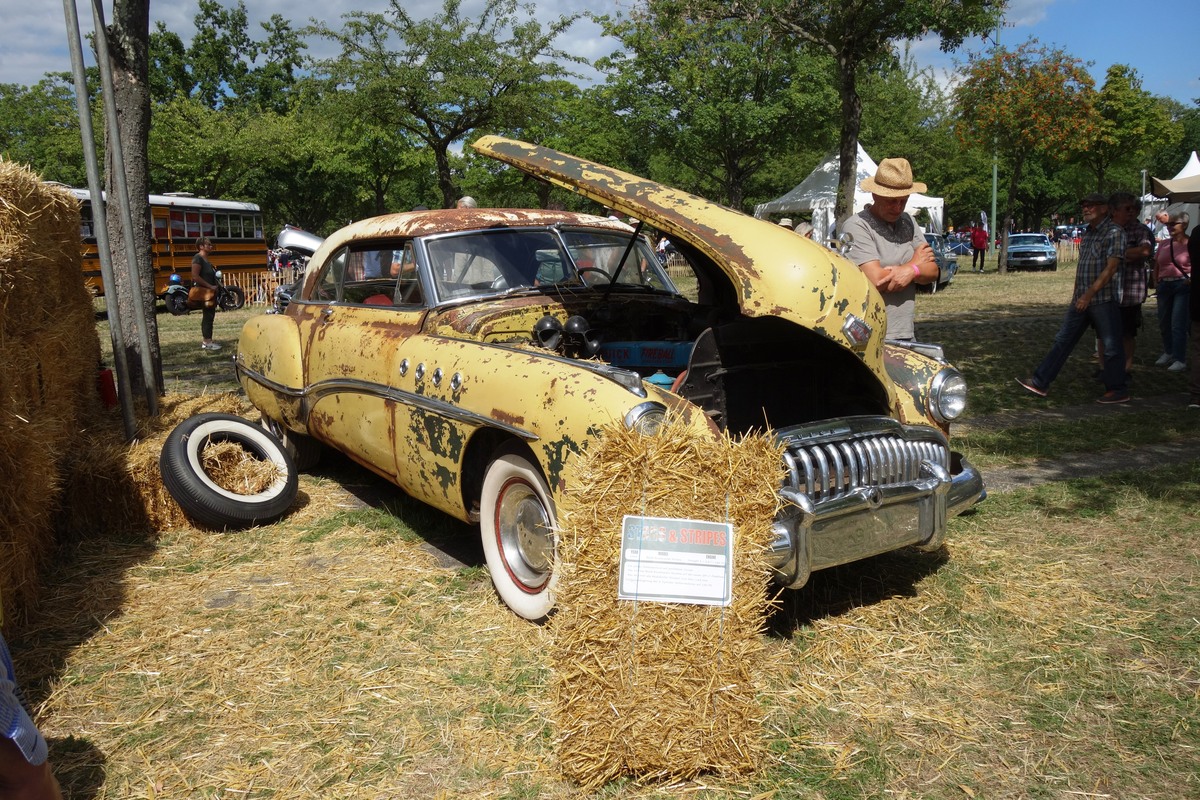 Buick Roadmaster Riviera (1949) bei der Sonderschau "Stars and Stripes" – Classic Days Düsseldorf 2022
