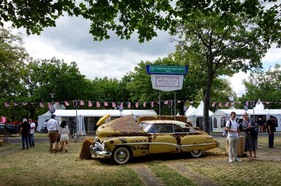 Buick Roadmaster Riviera (1949) bei der Sonderschau "Stars and Stripes" – Classic Days Düsseldorf 2022