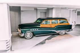 Buick Roadmaster break "woody" (1953) - als Lot 060 angeboten an der Artcurial Rétromobile Paris Versteigerung am 3./4. Februar 2023 (1953)