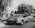 Buick Skyhawk (1975) – Werksfoto mit Dame (1975)