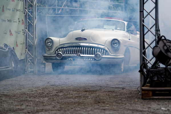 Buick Skylark (1953) – auf dem Weg zur Fahrzeugpräsentation – Oldtimer Open Air 2024