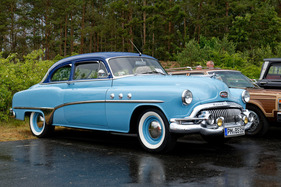 Buick Special 2-Door DeLuxe Tourback Sedanet (1951) – Oldtimer-Show Berlin 2024 (1951)