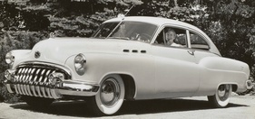 Als normaler Special (hier ein 2-Door Sedanet) musste der 1950er Buick auf Flankenschmuck verzichten. Seitliche Zierde hatte erst der Special DeLuxe.