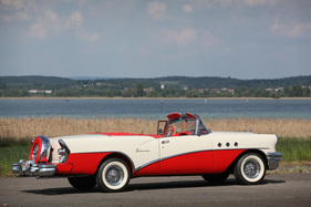 Buick Special Convertible (1955) - deutlich über 5,2 Meter lang Buick Special Convertible (1955) - deutlich über 5,2 Meter lang