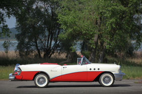 Buick Special Convertible (1955) - perfekte Verkörperung des "American Way of Driving" Buick Special Convertible (1955) - perfekte Verkörperung des "American Way of Driving"