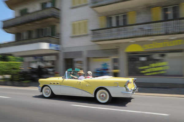 Bild: Buick Special Convertible (1956) - bei der Abfahrt - Oldtimer in Obwalden (O-iO) 2023