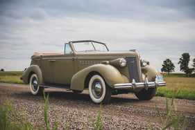 Buick Special Convertible Phaeton (1937) - angeboten als Lot 398 an der RM/Sotheby's Versteigerung in Hershey am 11./12. Oktober 2018