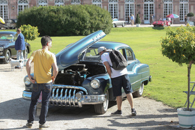 Buick Special DeLuxe 4-Door Tourback Sedan (1949) - so ein Achtzylinder-Reihenmotor interessiert immer - Classic-Gala Schwetzingen 2021