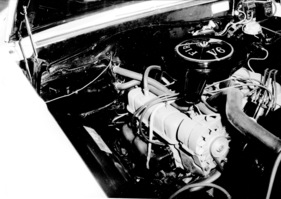 Buick Special V6 (1964) - der einzige Amerikaner mit V6-Motor - im Vordergrund der mächtige Alternator - Genfer Automobilsalon 1964