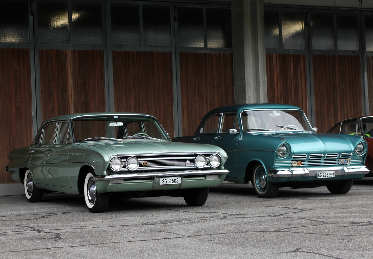 Buick Special at the meeting for friends of nostalgic cars 2011 in Neuheim - Buick next to Ford Taunus 17M P2