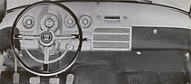 Bild: Buick Super (1949) – Armaturenbrett eines Modells mit manuellem Getriebe