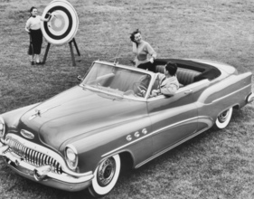 Buick Super Convertible (1953) - Gut geeignet um zum Bogenschiessen zu fahren