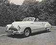 1946 begann die Fahrzeugproduktion mit nur leicht modifizierten 1942er Modellen. Hier ein Buick Super Convertible Sedan.