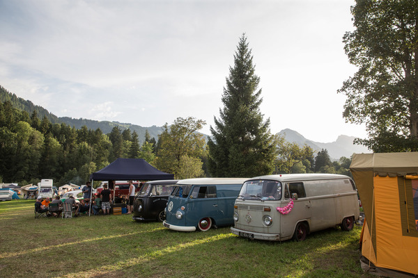 Bullis in allen Zustandsnoten - Treffen der luftgekühlten Volkswagen in Château-d'Oex 2017