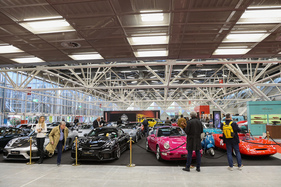 Bunt gemische Angebotspalette von Ruote da Sogno - 42. Auto e Moto d'Epoca 2025