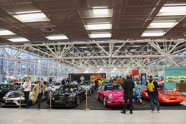 Bunt gemische Angebotspalette von Ruote da Sogno - 42. Auto e Moto d'Epoca 2025