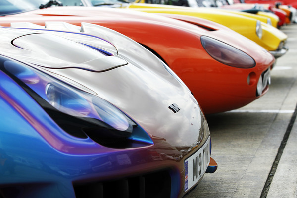 Bunt gemischte TVR-Sportwagen im Clubbereich - Silverstone Classic 2017