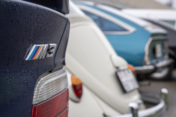 Image: A colorful mix in the rain: BMW M3 with Beetle and Citroën GS - Swiss RetroMecanika 2023