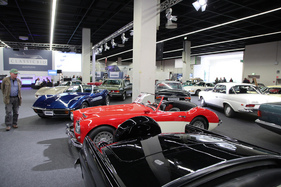 Buntes Angebot beim Auktionator ClassicBid - Retro Classics Cologne Köln 2017
