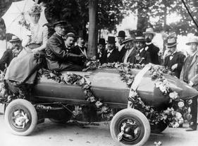 C.I.T.A No. 25 (1899) - besser bekannt als "La Jamais Contente", frühes Rekordfahrzeug mit aerodynamischem Aufbau C.I.T.A No. 25 (1899) - besser bekannt als "La Jamais Contente", frühes Rekordfahrzeug mit aerodynamischem Aufbau