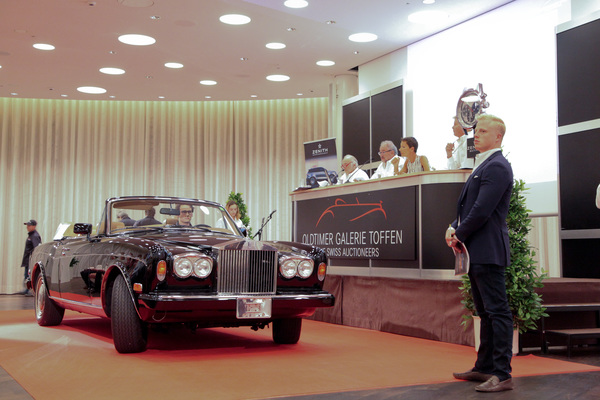CHF 82,000 was bid for the 1992 Rolls-Royce Corniche III, not enough for a sale - Auction of the classic car gallery at the Dolder Grand Hotel 2017