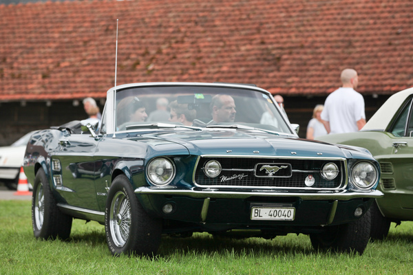 Cabriolet mit Speichenrädern - Mustang & Shelby Meeting 2017 in Zug