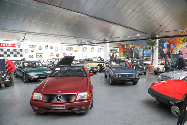 Cabriolets für den kommenden Frühling gab's in grosser Auswahl - Frühlingsversteigerung der Oldtimer Galerie Toffen am 25. März 2023